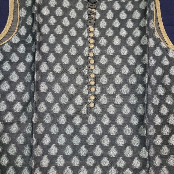 Silver and Gold Brocade Kurta - Picture 2 of 8